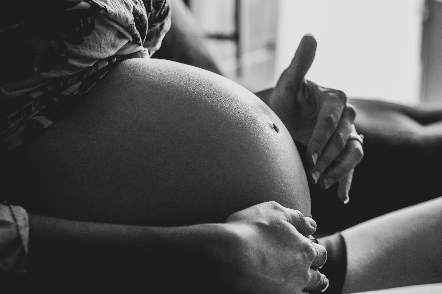 Elegant maternity photography session